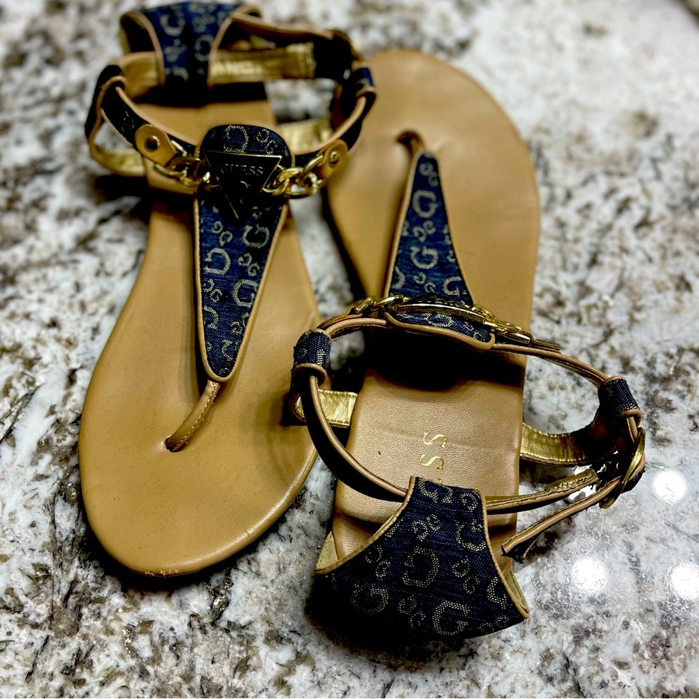 Guess flats